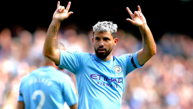 Sergio-Aguero-Hands-Up-Man-City